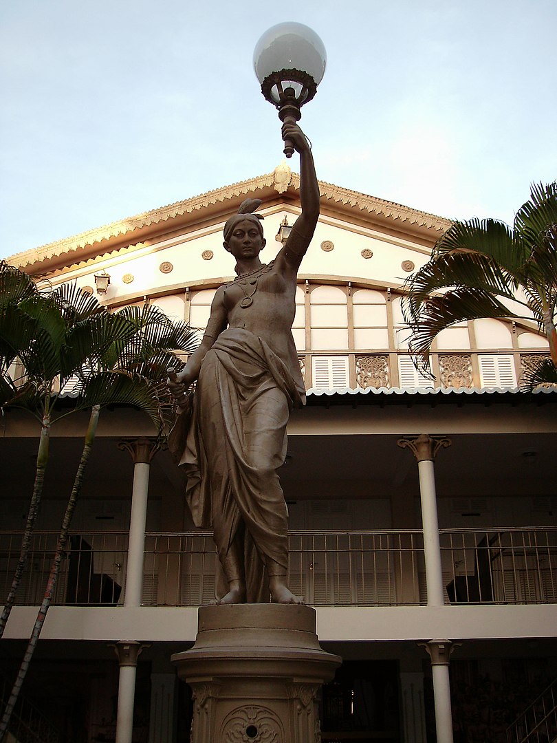 Alberto Maranhão Theater Statue